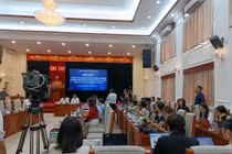 Trưởng Ban chỉ đạo thi tốt nghiệp THPT Quốc gia Phạm Ngọc Thưởng, Thứ trưởng Bộ GD&ĐT (phải ảnh) phát biểu, điều hành tại cuộc họp báo