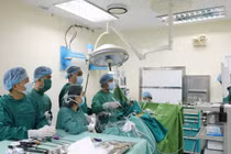 Người mẹ hiến thận cứu con trai mắc suy thận giai đoạn cuối