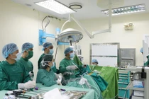 Người mẹ hiến thận cứu con trai mắc suy thận giai đoạn cuối