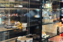 Tạm giữ 383 sản phẩm mỹ phẩm nhập lậu ở Hà Nội