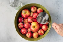 Danh sách 12 loại rau quả chứa nhiều thuốc trừ sâu nhất 