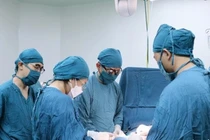 Bệnh nhi 6 tuổi được phẫu thuật lỗ tiểu thấp thành công 