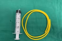 Phẫu thuật thành công lấy ống cao su dài 1m trong bàng quang nam thanh niên