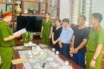 Chủ xưởng sản xuất hàng loạt đồ ăn vặt giả bị khởi tố