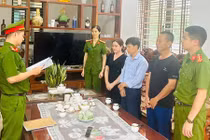 Chủ xưởng sản xuất hàng loạt đồ ăn vặt giả bị khởi tố