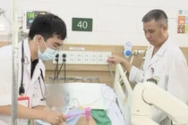 Hai cô gái liệt toàn thân, nguy kịch sau khi tiêm botox tại nhà