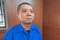 Hai vợ chồng bị khởi tố vì sản xuất hàng chục tấn cà phê giả