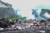 Kho hàng đông lạnh chứa hơn 25 tấn thực phẩm bẩn bốc mùi