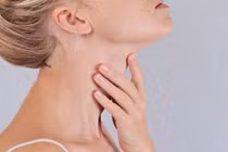 Người phụ nữ bị biến chứng nặng do tiêm cồn để tan nang tuyến giáp