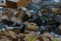 Bộ Y tế vào cuộc vụ mỹ phẩm nước ngoài vứt tràn lan ở Hà Nội