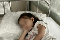 Nhiều người sống cùng một chung cư nhập viện nghi ngộ độc bánh mì que