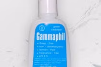 Hà Nội yêu cầu thu hồi toàn bộ lô sữa rửa mặt chứa "chất lạ"