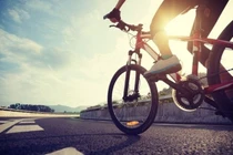 Đạp xe giúp tăng cường sức mạnh cơ bắp, hỗ trợ giảm cân