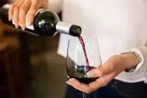 Kỹ năng cần thiết để nhận diện rượu giả dịp cuối năm