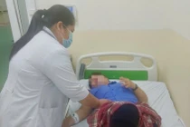 Hàng chục công nhân, học sinh nhập viện sau ăn trưa tại TP HCM