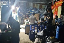 Triệt phá cơ sở sản xuất nước giấm giả