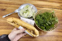 Bộ Y tế chỉ đạo điều tra vụ nghi ngộ độc bánh mì tại Lâm Đồng 