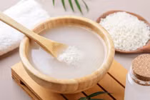 Nước vo gạo giúp giảm rụng tóc, dưỡng tóc chắc khỏe