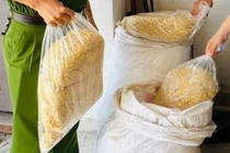 Quảng Ninh thu giữ 100 kg ruốc gà không rõ nguồn gốc, không nhãn mác