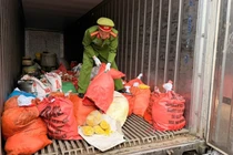 Nhiều vụ hàng giả, hàng 'bẩn' trước Tết, cảnh báo về an toàn thực phẩm