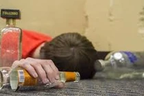 Uống rượu không ăn gì, người đàn ông 53 tuổi ngộ độc rượu nguy kịch