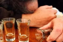 Điều tra vụ nghi ngộ độc rượu gây tử vong tại Đồng Tháp