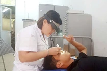 Cách phòng tránh chấn thương mắt trong lao động