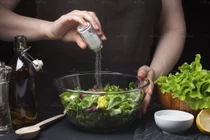 Ăn mặn gây nhiều tác hại với sức khoẻ