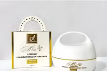 Kem chống nắng A Cosmetics Mềm Perfume Moisture Whitening SPF 45 bị thu hồi 