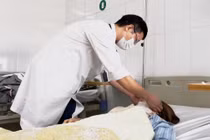 Nữ sinh 15 tuổi ở Hà Nội tử vong sau khi nặn mụn