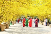 Làm thế nào để trang điểm bền màu trong mùa lễ hội xuân?