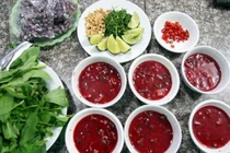 Người đàn ông 32 tuổi nguy kịch sau khi ăn tiết canh lợn