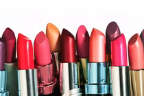 Tác hại từ son môi khiến bạn giật mình