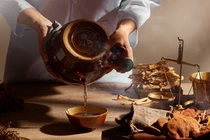 Lạm dụng thuốc nam chữa bệnh, người đàn ông bị hôn mê gan