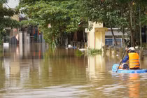 Thiệt hại do mưa lũ miền Trung, hàng chục người thiệt mạng, nhà cửa ngập sâu