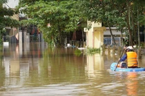 Thiệt hại do mưa lũ miền Trung, hàng chục người thiệt mạng, nhà cửa ngập sâu
