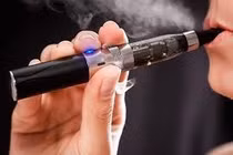 Nam thanh niên bị ngộ độc thuốc lá điện tử gây tổn thương thận nặng 