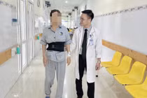 Phẫu thuật bắt vít qua da thành công điều trị thoát vị đĩa đệm