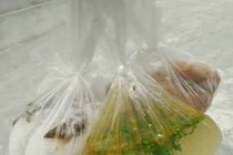 Chất độc từ túi nilon thôi nhiễm mạnh khi đựng đồ ăn nóng