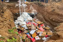 Tiêu hủy hơn 5,3 tấn thực phẩm vi phạm tại Quảng Trị