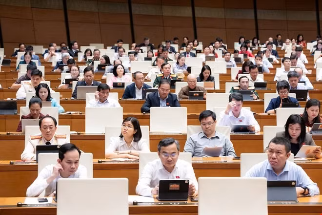 Công chứng viên chịu trách nhiệm về tính xác thực, hợp pháp của giao dịch