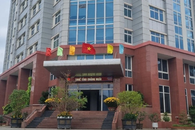 Thuế Quảng Ngãi hoàn trả tiền các xã, phường sau vụ "xin tiền động viên" 