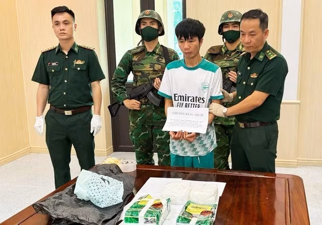 Bắt đối tượng vận chuyển gần 2kg ma tuý ở Hà Tĩnh