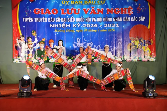 Đêm giao lưu văn nghệ của người Mường Phú Thọ trước thềm bầu cử