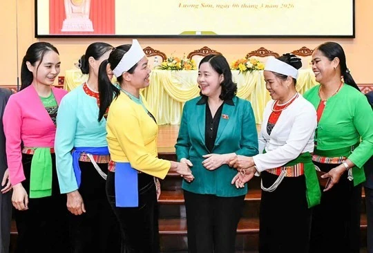 Bà Bùi Thị Minh Hoài cụ thể hóa quan điểm “dân là gốc, chủ thể, trung tâm”