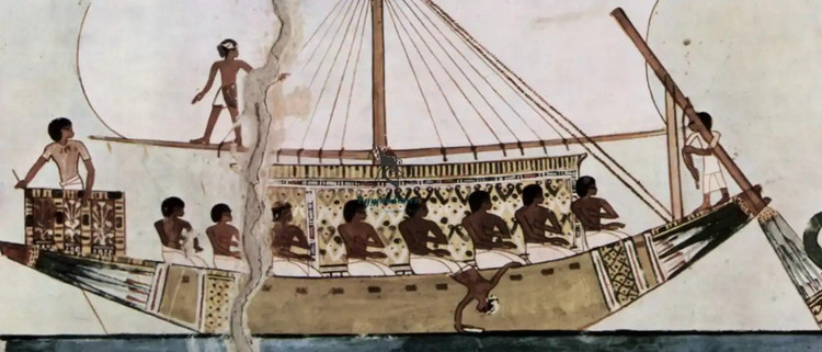 Ahli arkeologi juga menemui inskripsi Yunani pada tiang di tengah kapal. Walaupun makna tepat prasasti itu belum lagi dihuraikan, mereka telah mencatatkannya pada separuh pertama abad pertama Masihi. Ini bermakna prasasti adalah kira-kira umur yang sama dengan kapal itu sendiri. Foto: EgyptaTours. tauuu-7.jpg