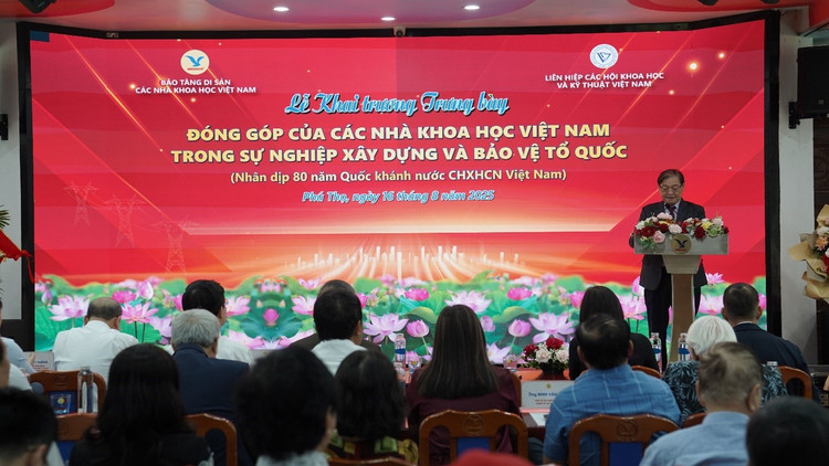 TSKH Phan Xuân Dũng, Chủ tịch Liên hiệp Hội Việt Nam phát biểu tại buổi Lễ