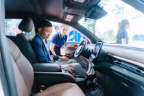 Đây là lý do cả khách cá nhân và tài xế dịch vụ ở Nghệ An đều “ưng” VinFast VF6