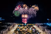 Pháo hoa rực rỡ Vịnh trung tâm