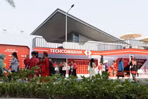 Kim chủ quốc dân Techcombank chiều “Gai Con” hết mực, xoa dịu hội chứng hậu concert